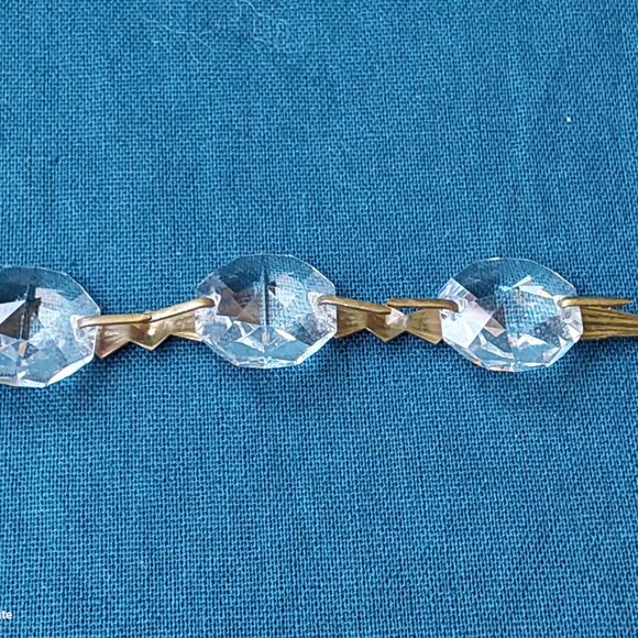 Vintage chandelier crystals for upcycling and repurposing brass connectors - Picture 6 of 9